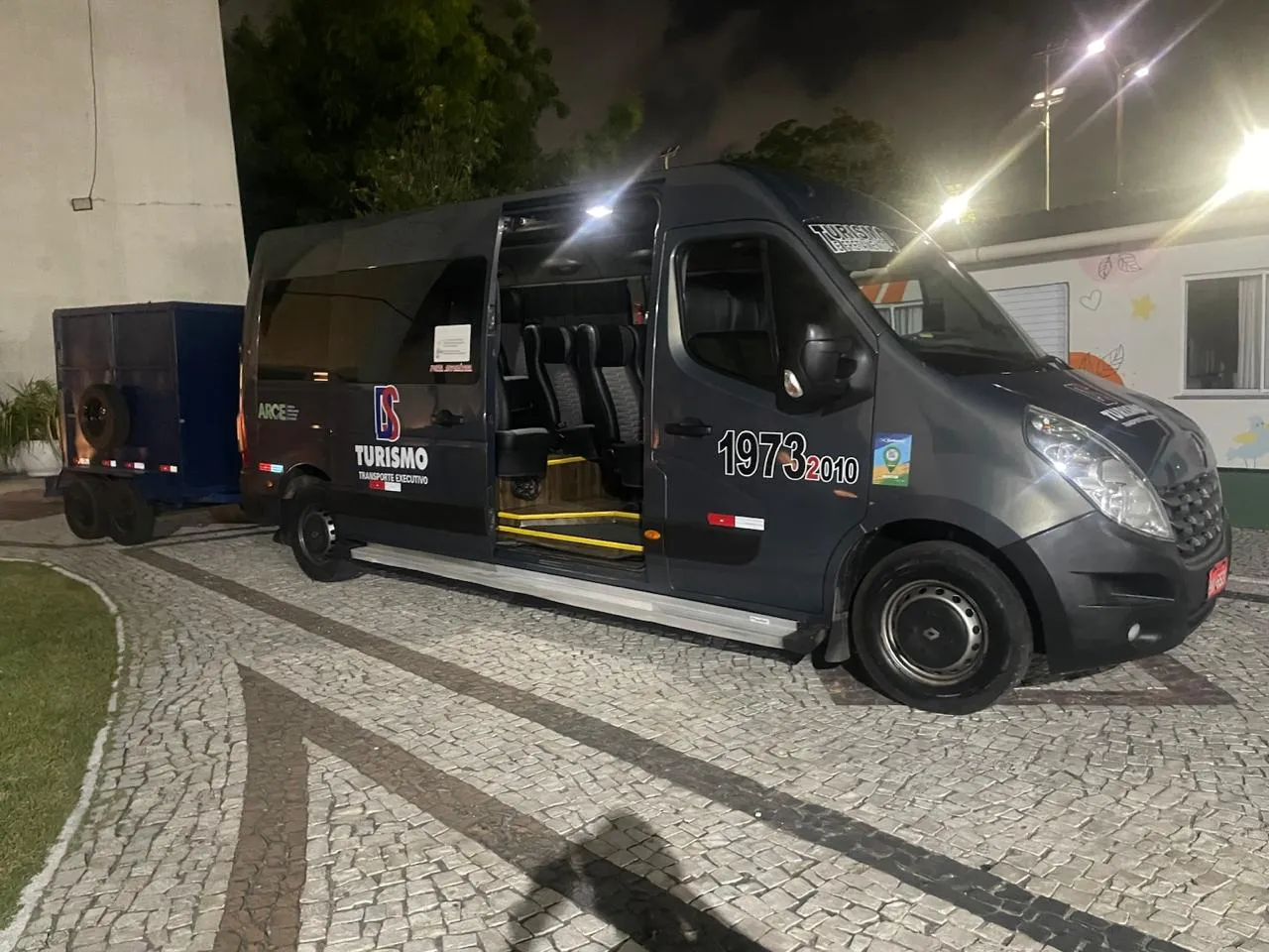 Van Executiva em serviço noturno