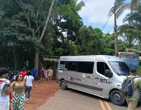 Van com Turistas no Parque Nacional