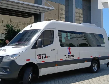 Van no Aeroporto de Fortaleza