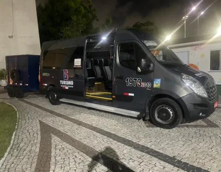Van em Translado Noturno